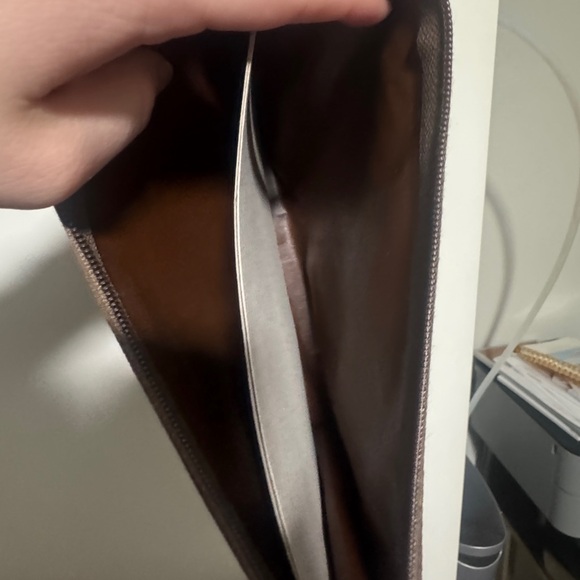 Elegant Monogram Brown Toiletry Bag - Picture 4 of 4